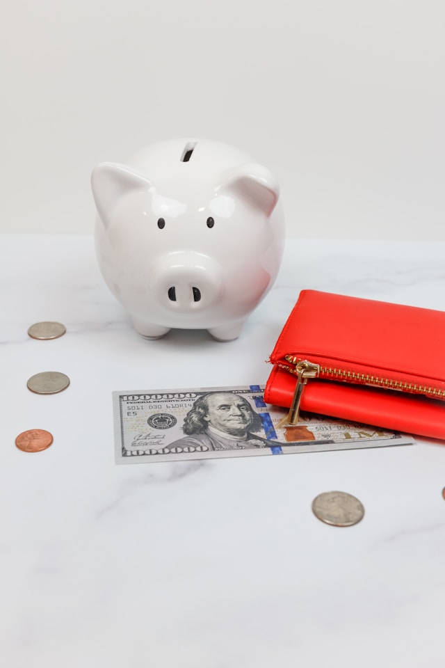 A piggie bank, wallet, and cash